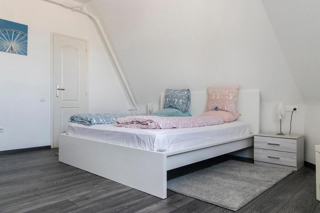 Helena Apartment With View On St. Stephan'S Basilica Budapest Luaran gambar