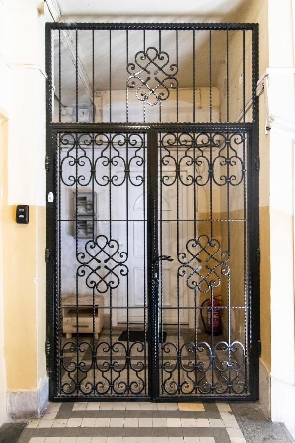 Helena Apartment With View On St. Stephan'S Basilica Budapest Luaran gambar